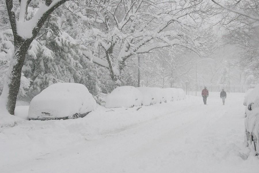 Winter storm slows much of East Coast to a halt
