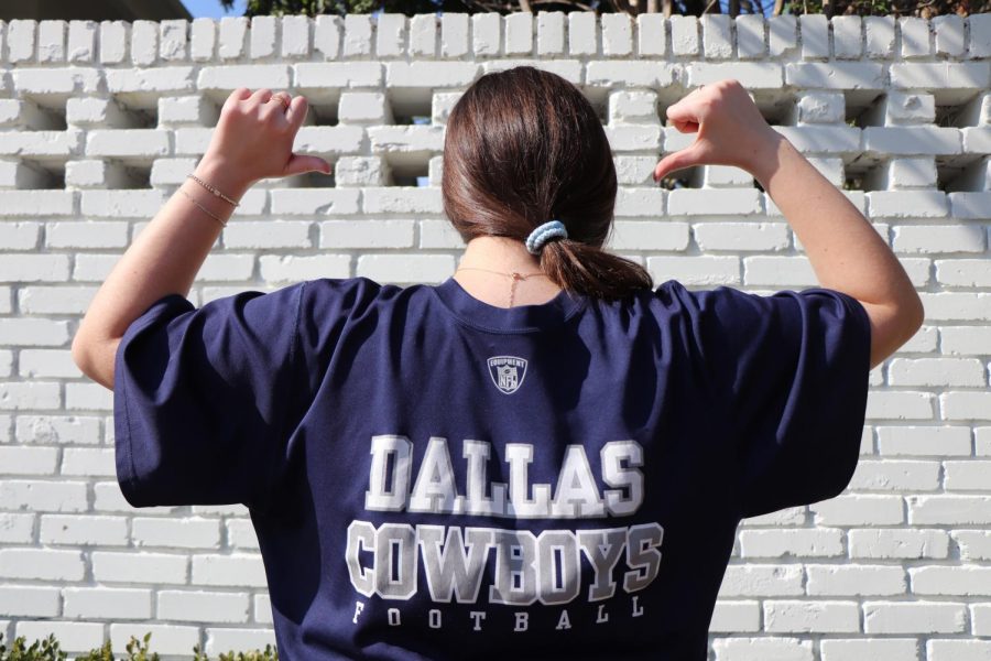Sophomore+Tia+Taubenfeld+points+to+her+Cowboys%E2%80%99+jersey.+Taubenfeld+is+excited+for+the+Cowboys+first+game+of+the+season.+