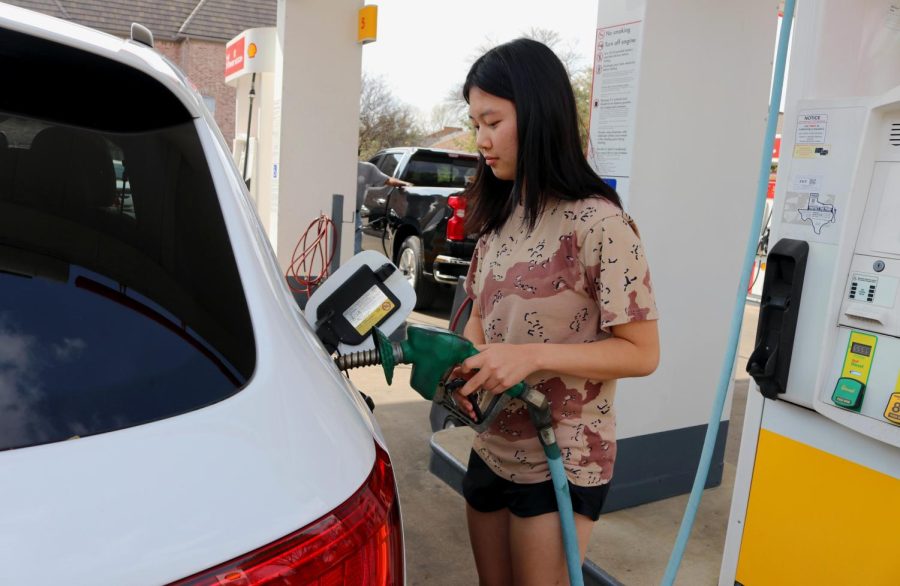 At the Shell gas station in Snider Plaza, sophomore Linda Chen fills up her car with gas. The price increase made Chen reconsider her actions. “I usually drive my friend back from school, but now it is a lot more expensive, so should I really be doing that?” Chen said.