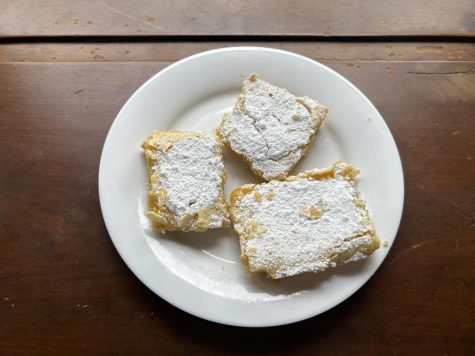 The lemon squares once theyve been dusted with powdered sugar and are ready to be served. These desserts are delicious and simple to make. 